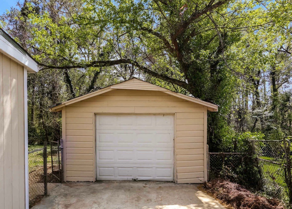 Building Photo - 2121 Cherry Ln