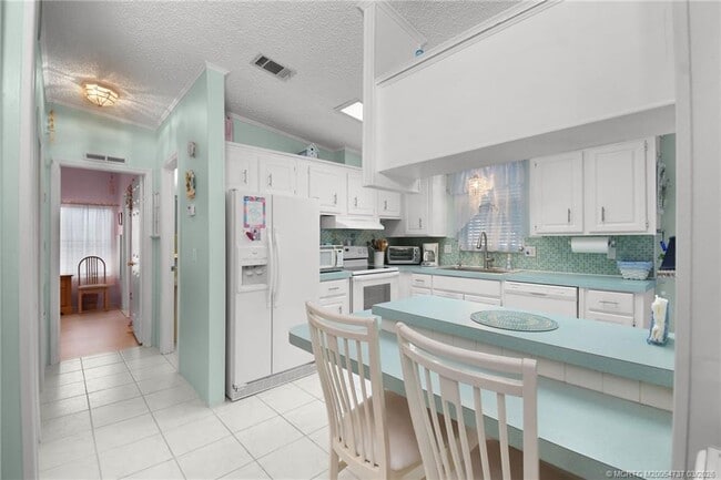 Building Photo - 7073 SE Birchwood Ln