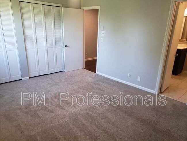 Building Photo - 339 Huntington Ridge Dr