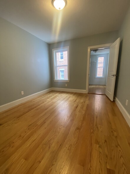 Building Photo - 186 Kelton St