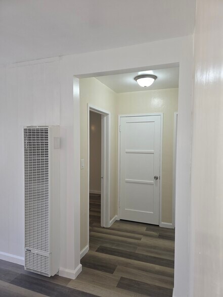 Building Photo - 15726 Halldale Ave