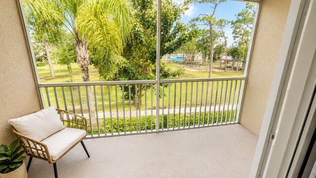 Building Photo - Annual UNFURNISHED 3-bed 2-bath condo in Stonehaven