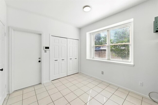 Building Photo - 5807 Convict Hill Rd