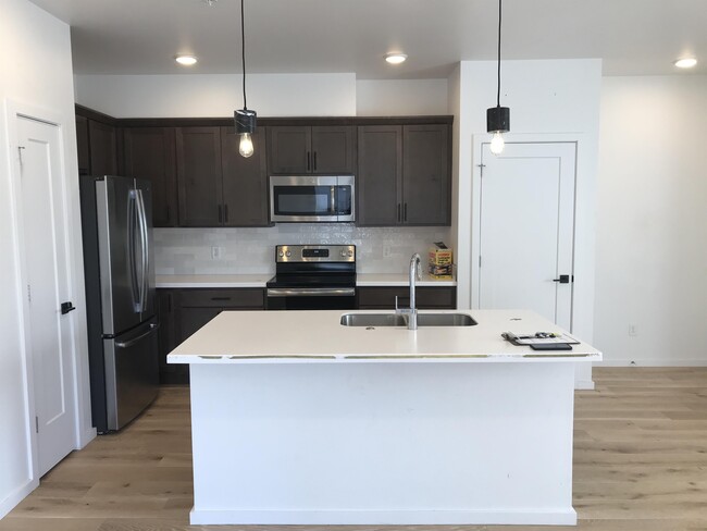 Building Photo - 2430 Tschache Ln