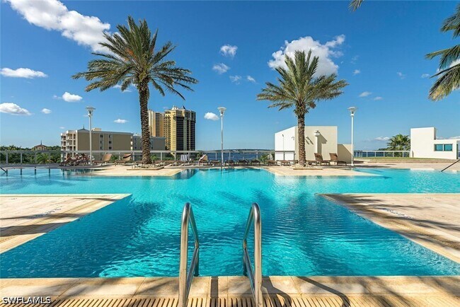 Building Photo - 3000 Oasis Grand Blvd