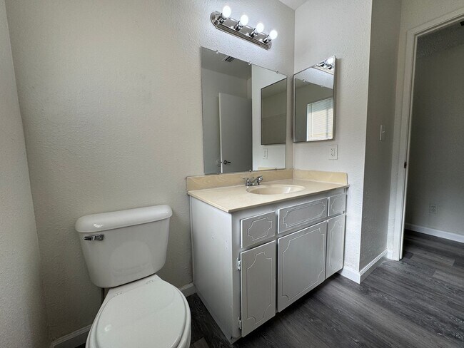 Building Photo - Three Bed, Two Bath Home In North Stockton