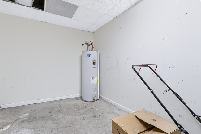 Building Photo - Flagstone Drive