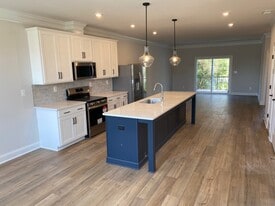 Building Photo - 2423 Anlee Rd