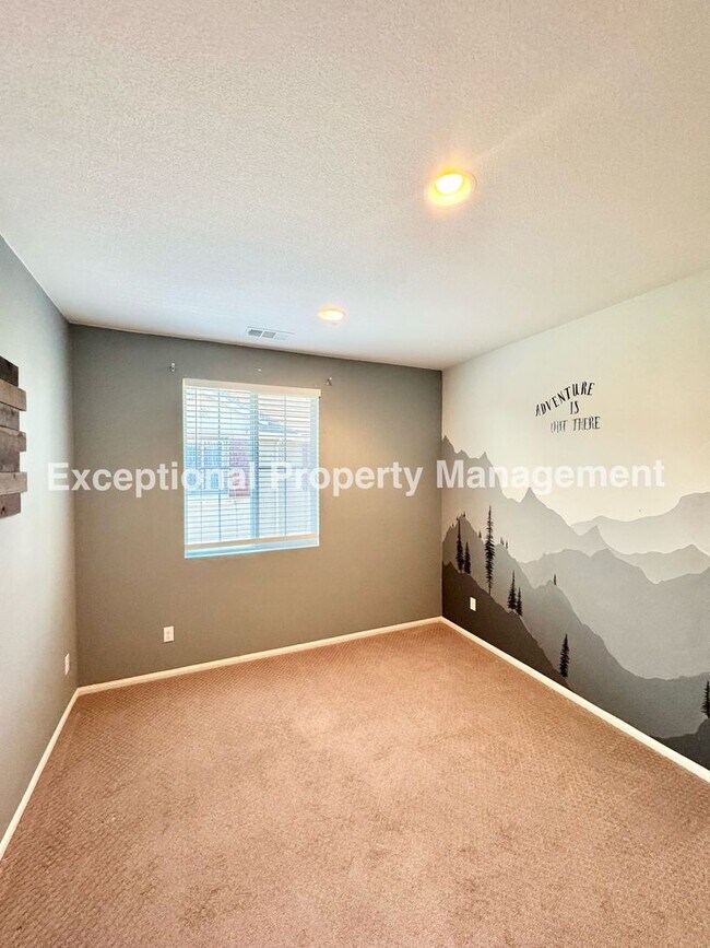 Building Photo - Great 3 bed 3 bath home