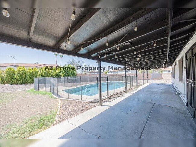 Building Photo - 17601 N 18th Dr