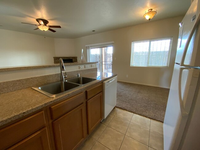 Building Photo - 3 Bedroom Town home Near 4th Street SW & B...