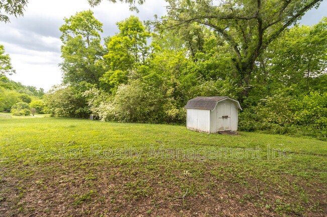 Building Photo - 513 Benton Cir