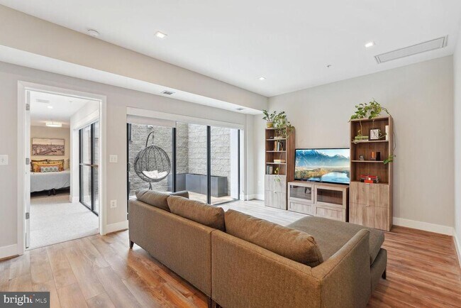 Building Photo - 1628 11th St NW