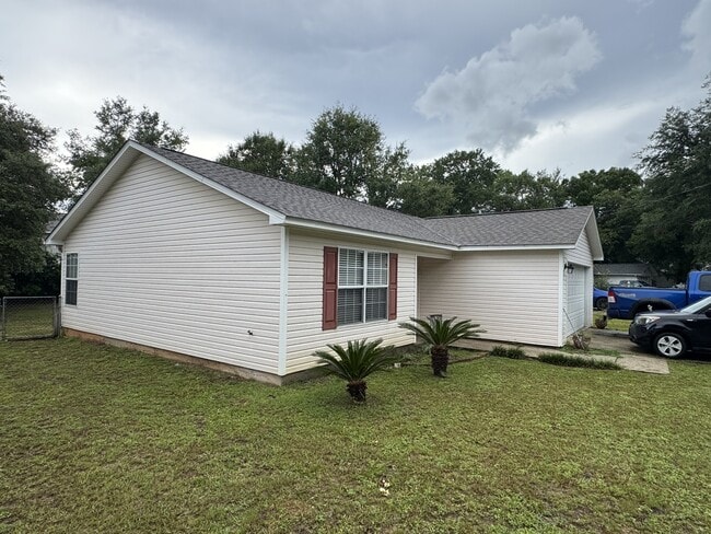 Building Photo - 5980 Savannah Dr
