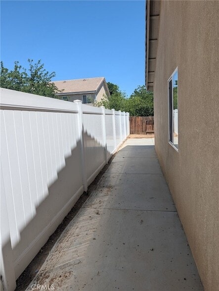 Building Photo - 14600 Rosemary Dr