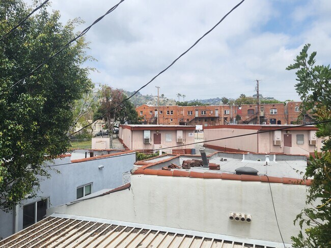 view from balcony - 1030 N Hayworth Ave