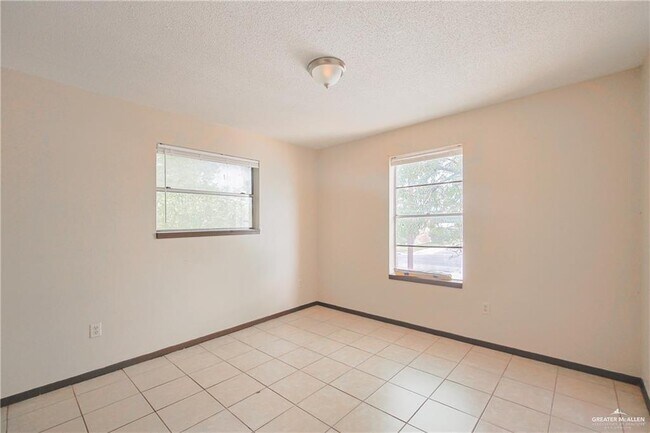 Building Photo - 1521 W Nolana Ave