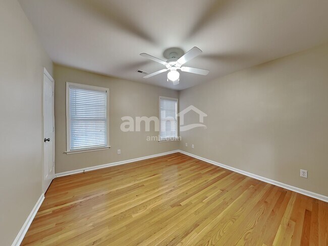 Building Photo - 3915 Red Hill Ct