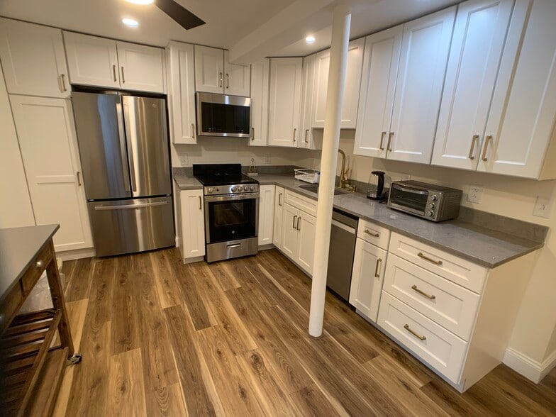 unit B - 165 Chiswick Rd