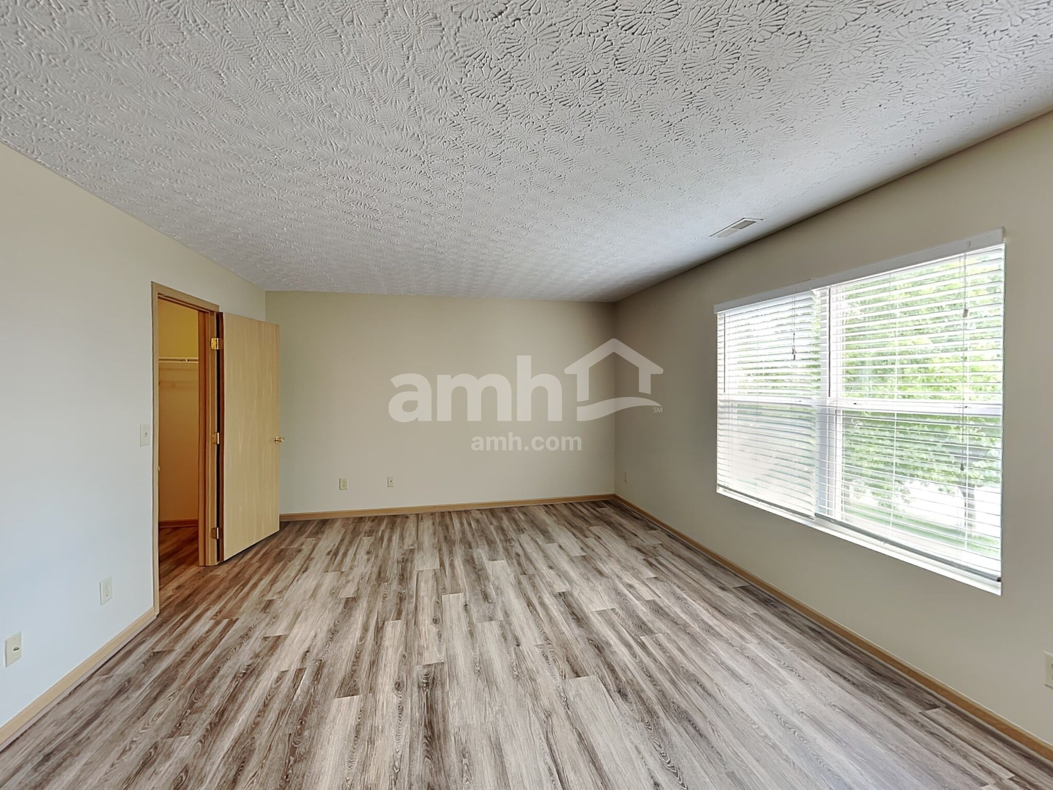 Building Photo - 5406 Englecrest Dr