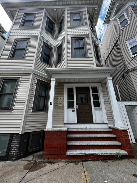 Building Photo - 11 Winfield St