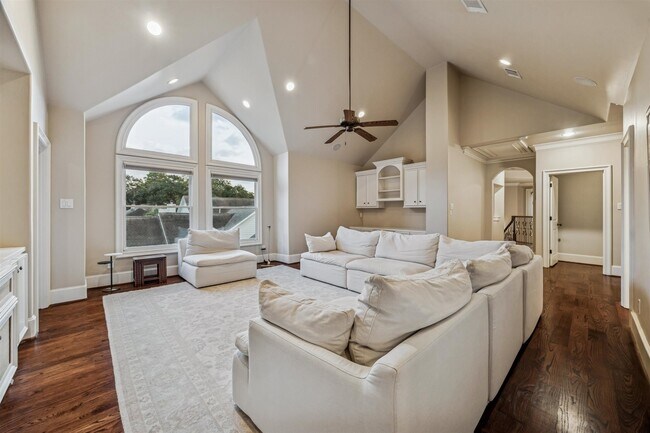 Building Photo - 170 Plantation Rd