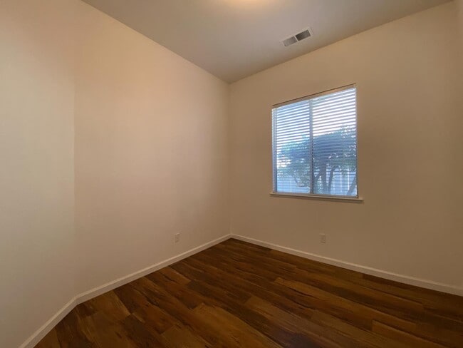 Building Photo - 1372 Chennault Ave