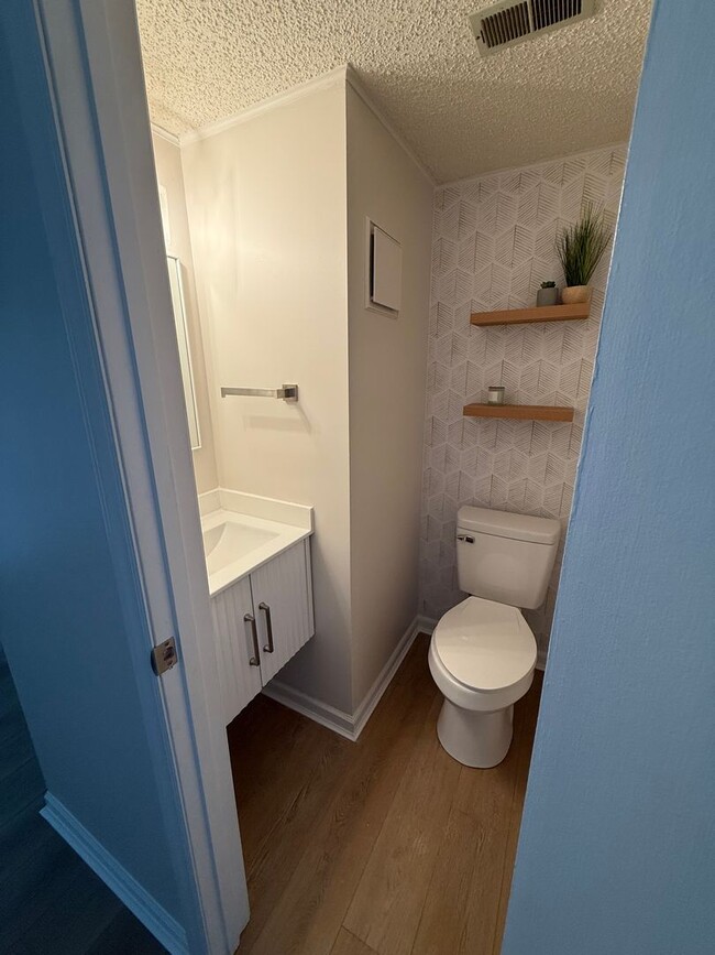 Building Photo - Long Term Rental - Smoke Rise Townhouse - ...