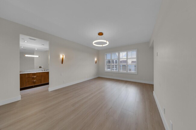 Building Photo - 7351 Promenade Dr