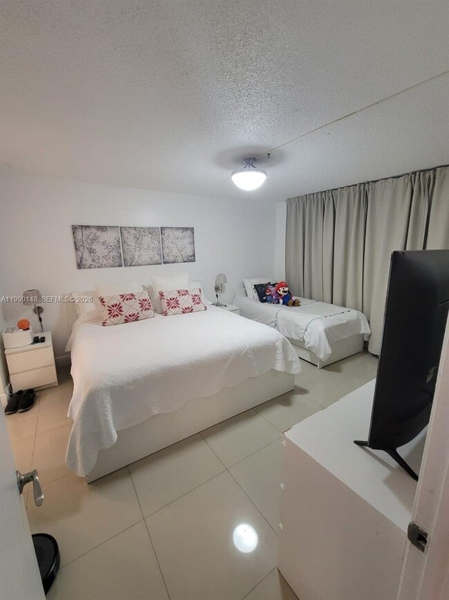 Building Photo - 1825 S Ocean Dr