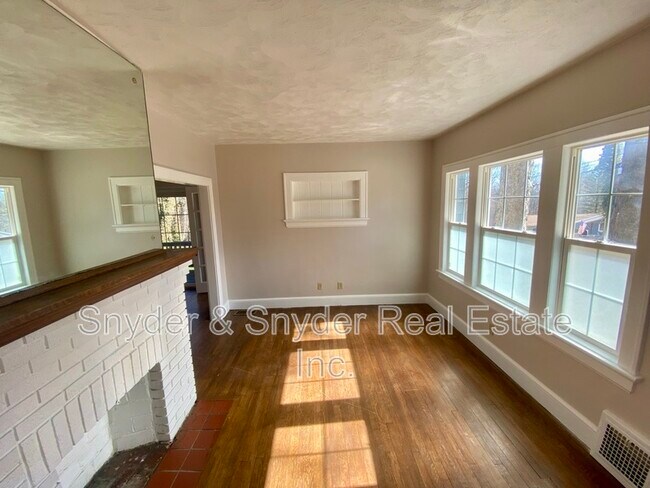 Building Photo - 623 Doris Ave