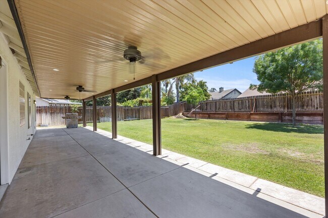 Building Photo - 10303 Roehampton Ave