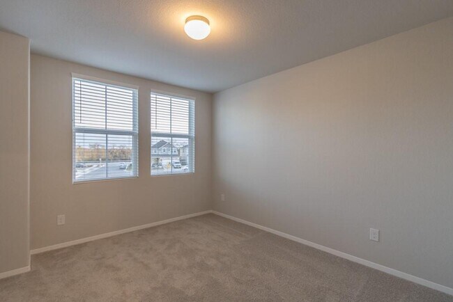 Building Photo - 213 Riverhill Cv