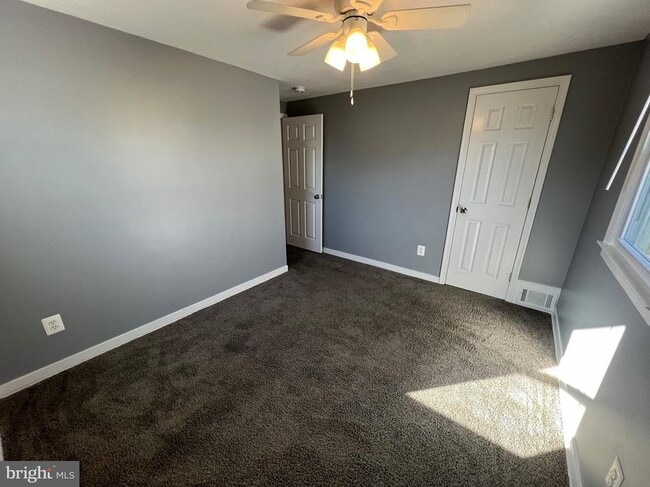 Building Photo - 5804 Shoshone Dr