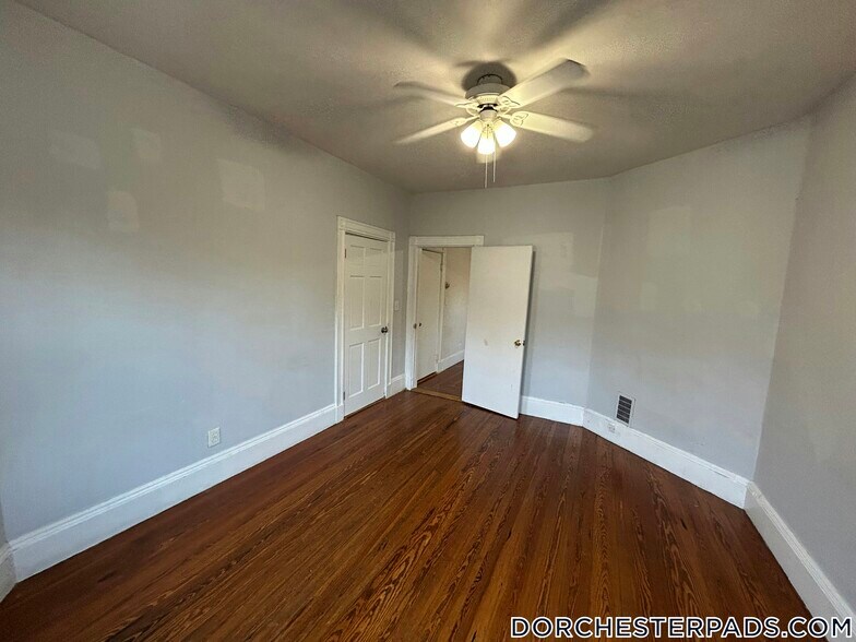 Building Photo - 10 Wave Ave