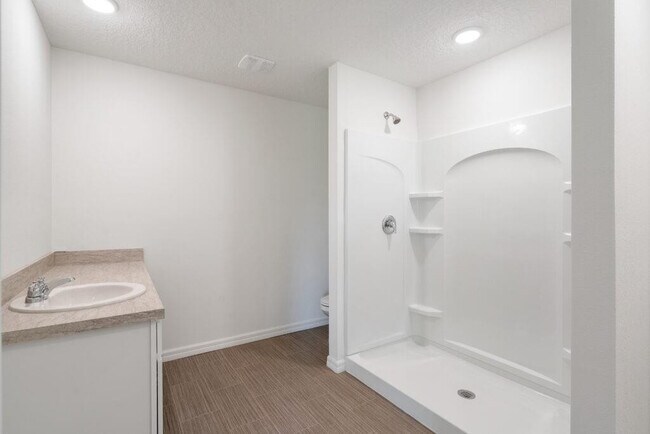 Building Photo - 2102 SE Holland St