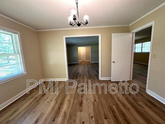 Building Photo - 529 Skyland Dr