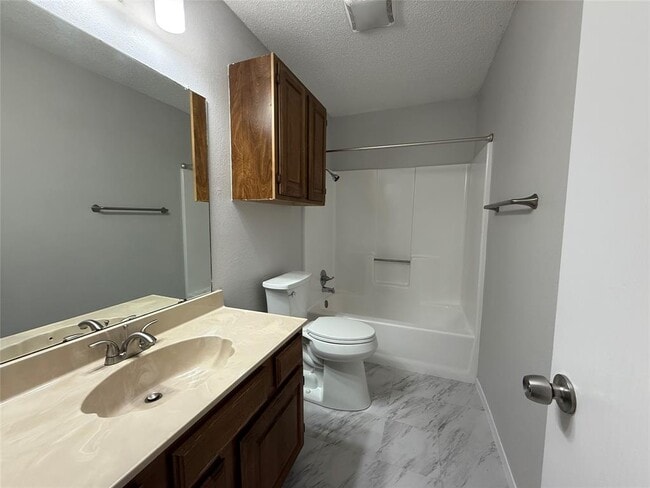 Building Photo - 502 Hedgewood Dr