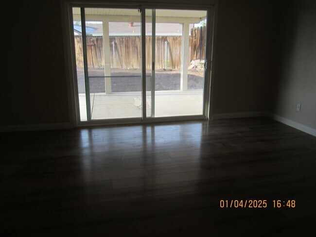 Building Photo - Immaculate 3 bedroom Home University Highlands Riverside