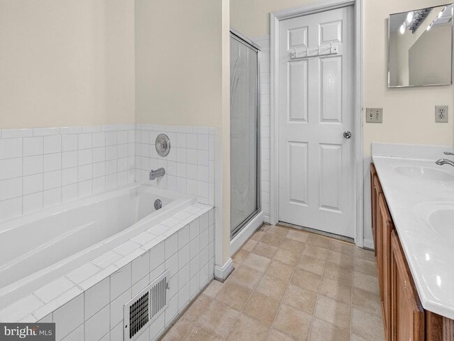 Building Photo - 6120 Gray Wolf Ct