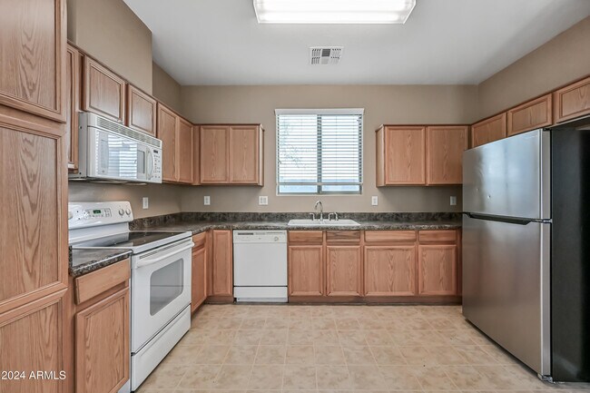 Building Photo - 1909 E Oxford Ln