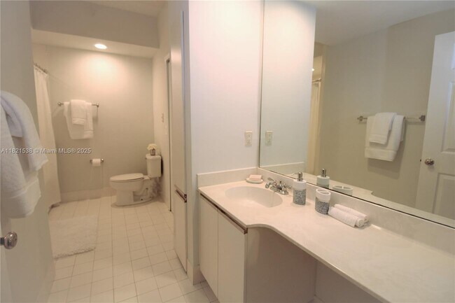 Building Photo - 3255 NE 184th St