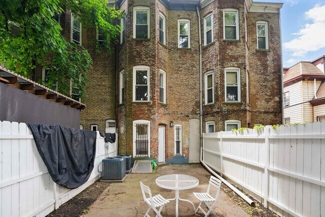 Building Photo - 52 Brinkerhoff St