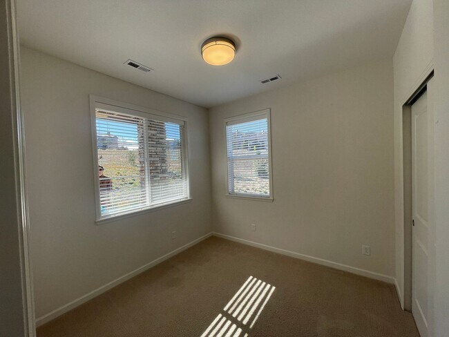 Building Photo - The Lifestyle You Seek!