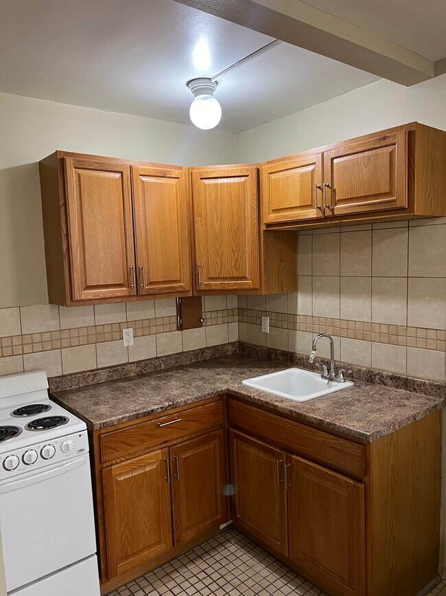 Building Photo - 7416 Harwood Ave