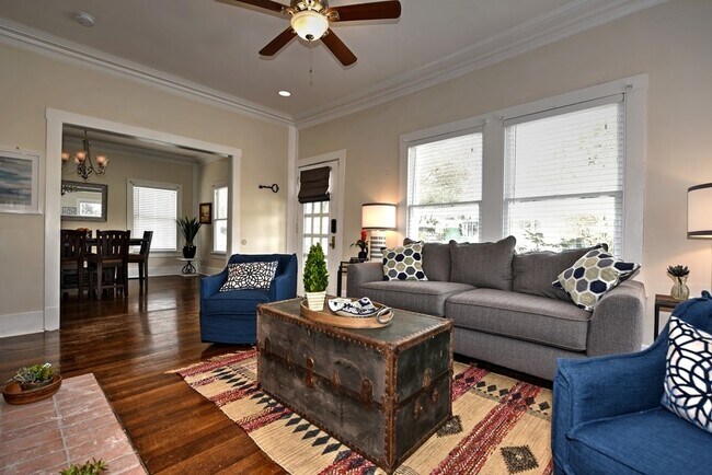 Building Photo - 418 E Myrtle St