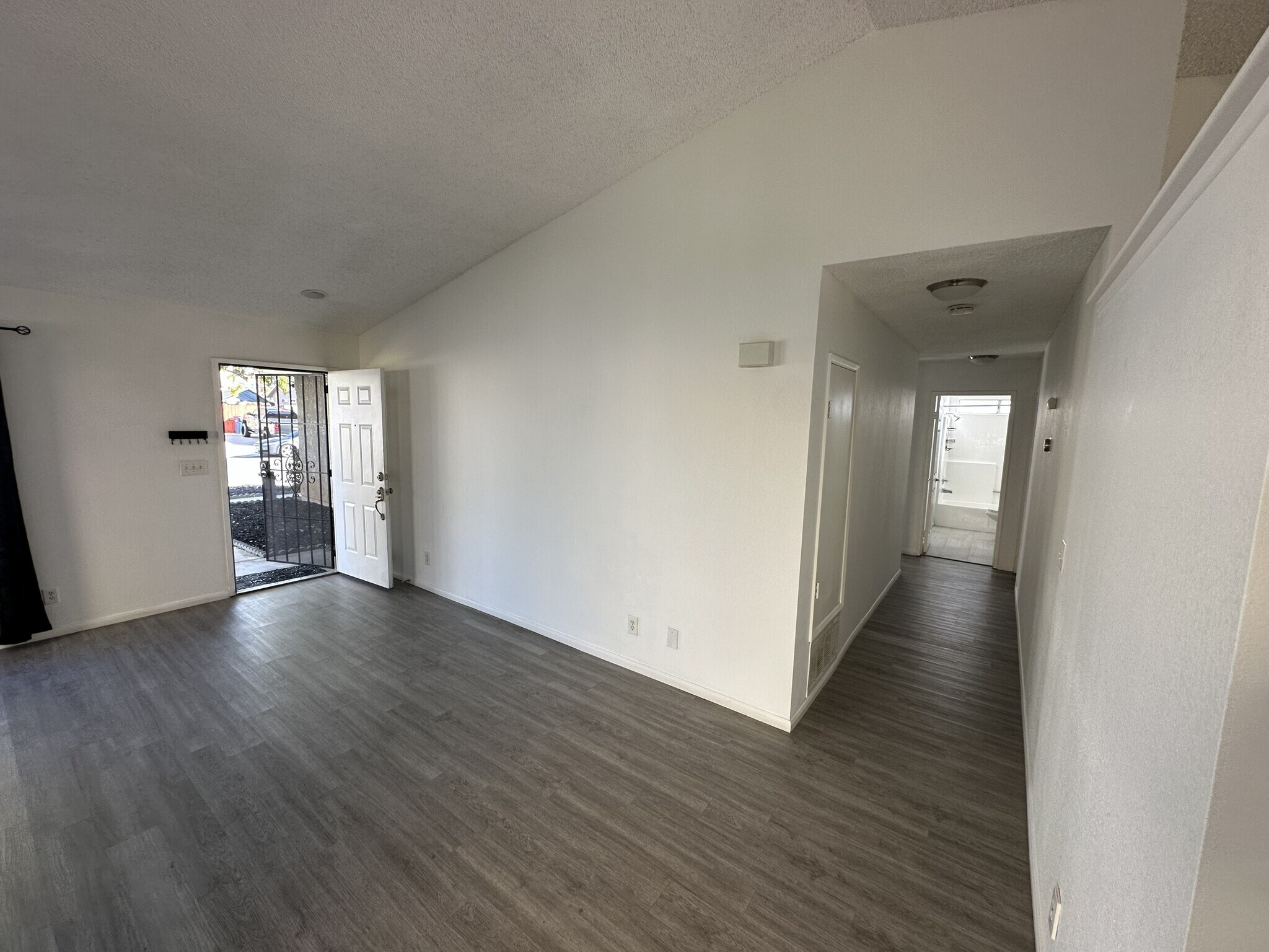 Building Photo - 4732 Katrina Pl