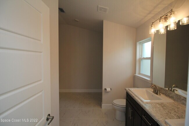 Building Photo - 616 Kylar Dr NW