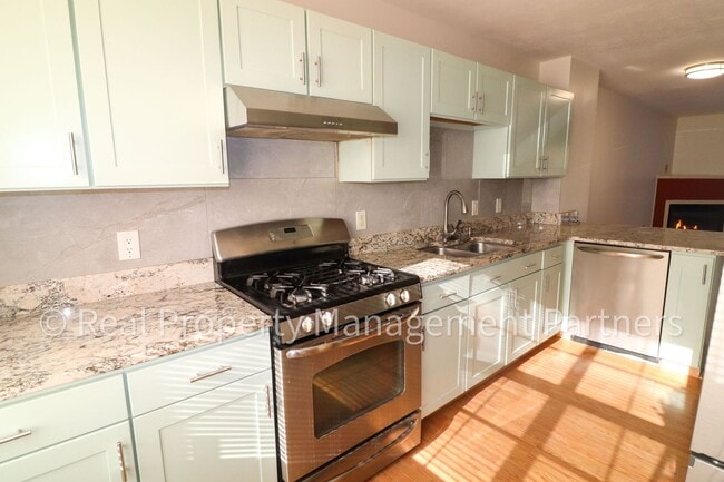 Building Photo - Forest Hills 3 Bed Townhome with Garage, Pond View and Some Utilities Included