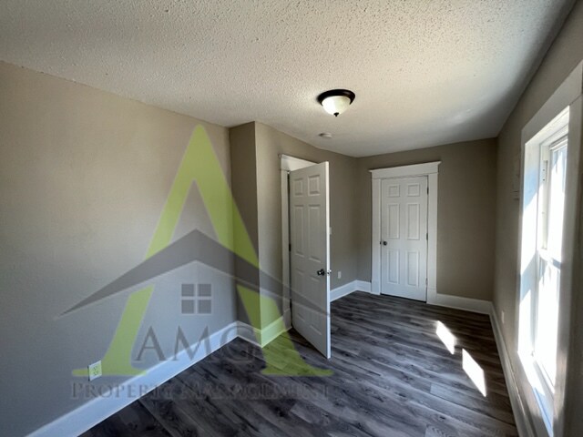 Building Photo - 3553 N Kenwood Ave